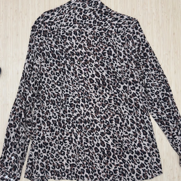 H&M leopard Print Button up - size Large - Picture 4 of 5